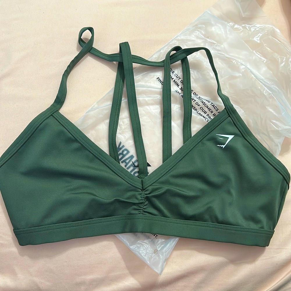 Gymshark minimal sports bra. Removable back straps. Worn 3 times